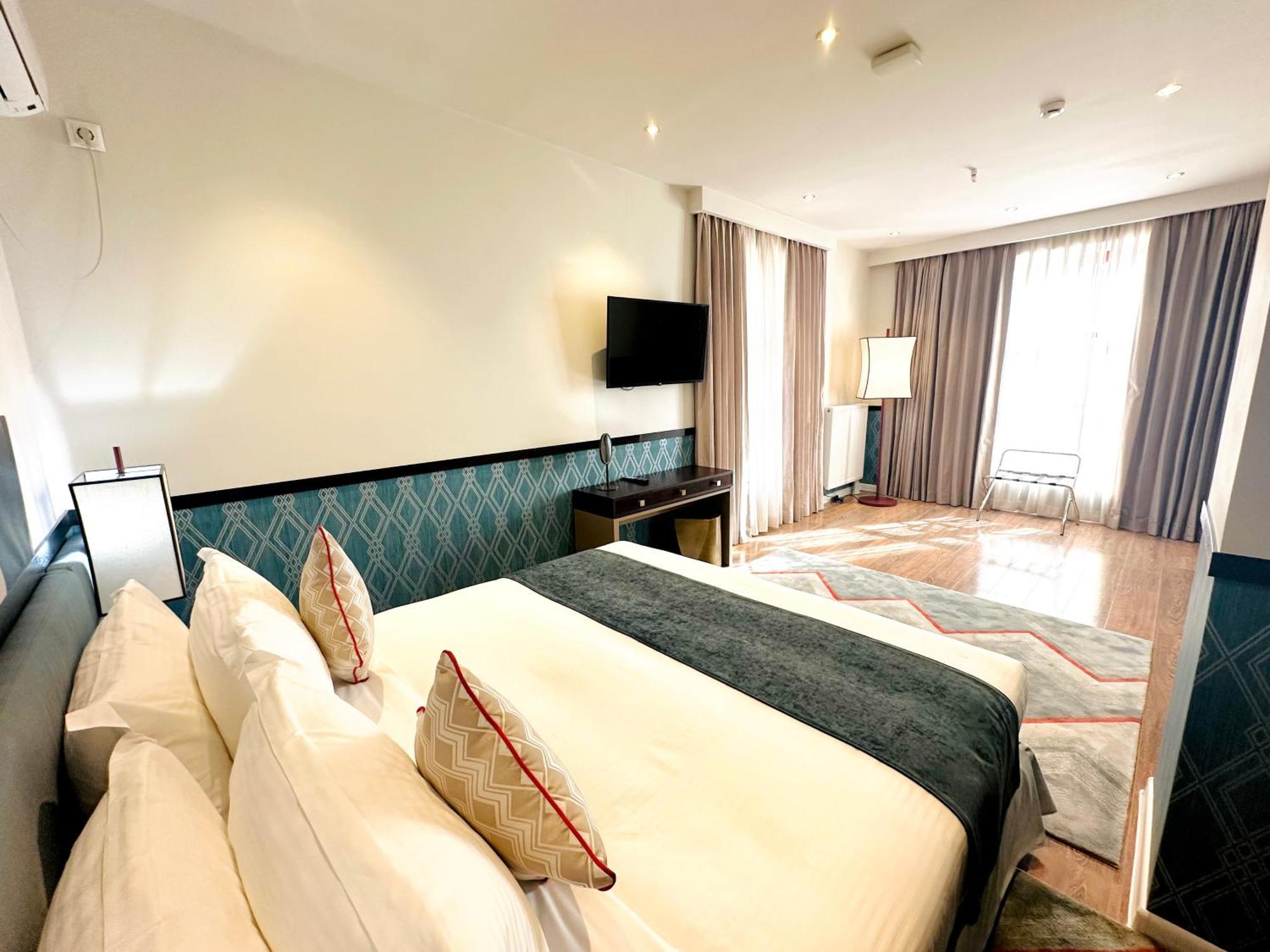 Somerset City Centre Atyrau Bagian luar foto